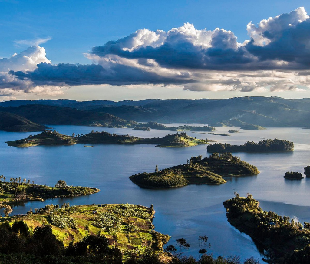 4 Days Gorilla Trekking & Lake Bunyonyi Adventure